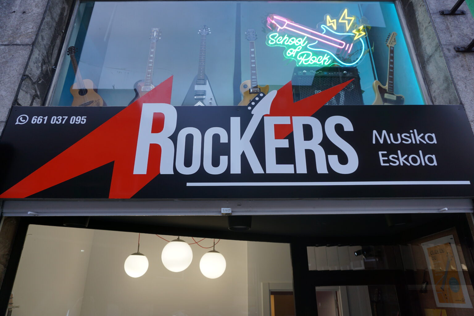 Escuela ROCKERS de frente